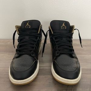 AIR JORDAN 1 MID 'BLACK GOLD'